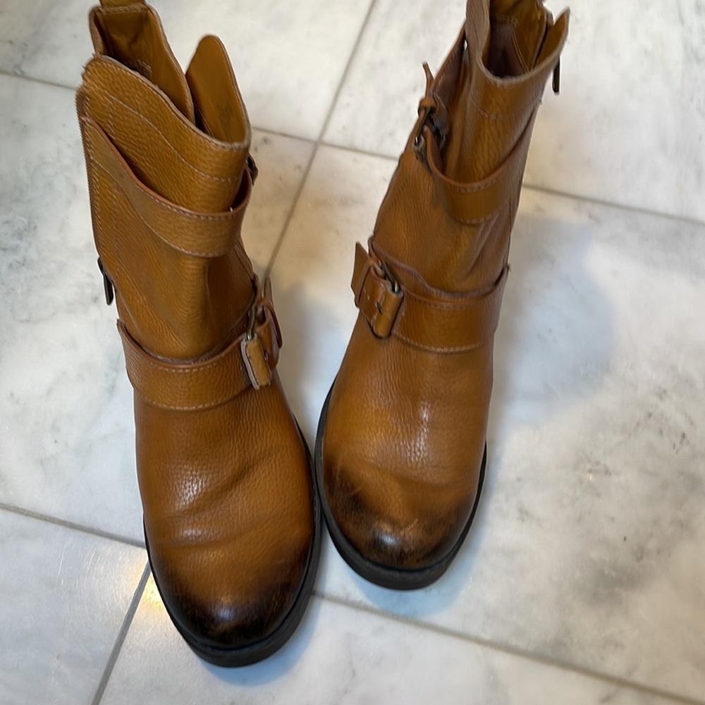 Lucky Brand leather boots in brown with black accents Size 9